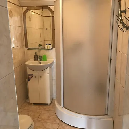 Budzet 5 Minutes From The Airport *